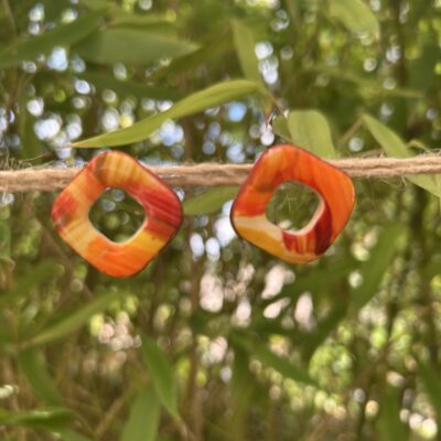Boucles d’oreilles en pâte polymère, carrées, camaïeu orange