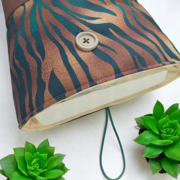 Pochette protège-livres et tablettes imperméable – tissu Oeko-Tex® – personnalisée – fait main – 2 tailles disponibles – Image 2