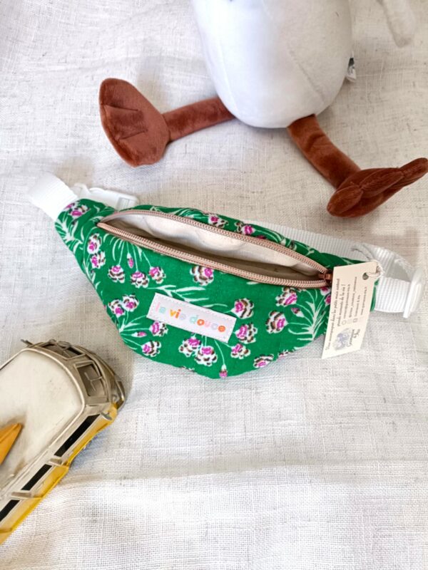 Mini banane matelassée verte