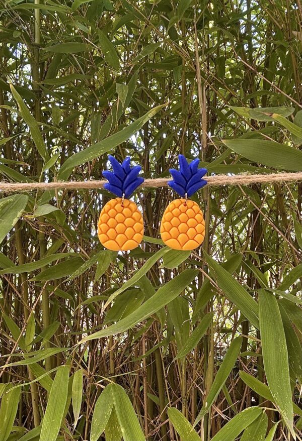 Boucles d’oreilles « Ananas » en pâte polymère, jaunes et bleues