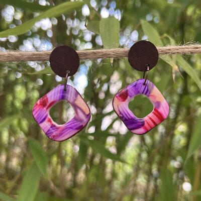 Boucles d’oreilles en pâte polymère et bois, carrées, camaïeu rose