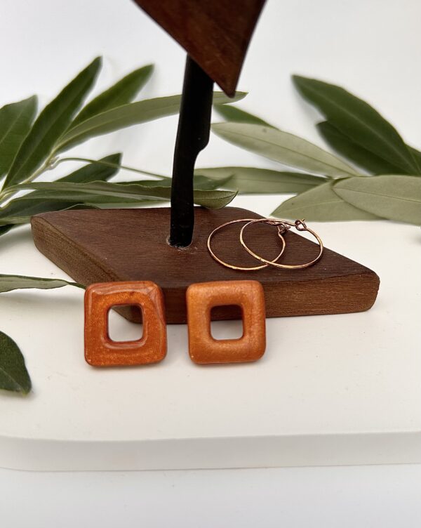 Boucles d’oreilles en pâte polymère, orange irisé, carrés réversibles – Image 2