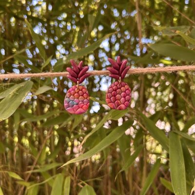 Boucles d’oreilles « Ananas » en pâte polymère, multicolore et bordeaux