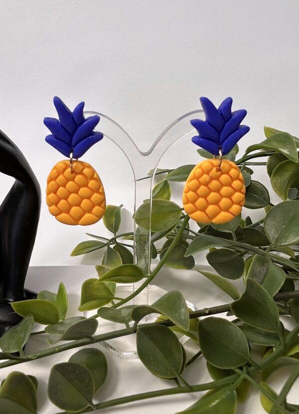 Boucles d’oreilles « Ananas » en pâte polymère, jaunes et bleues – Image 2