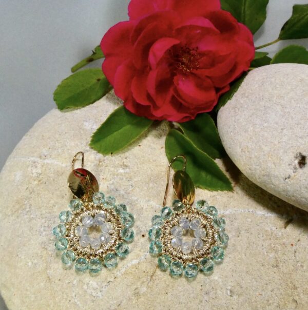Boucles d'oreilles au crochet et perles en verre menthe clair et cristal opale
