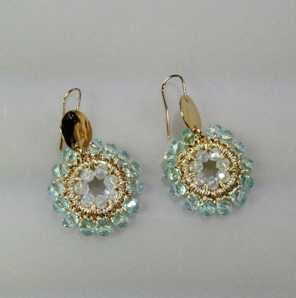 Boucles d'oreilles au crochet et perles en verre menthe clair et cristal opale – Image 2