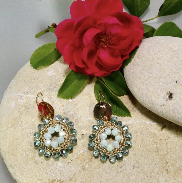 Boucles d'oreilles au crochet et perles en verre Turquoise métallisé et malachite