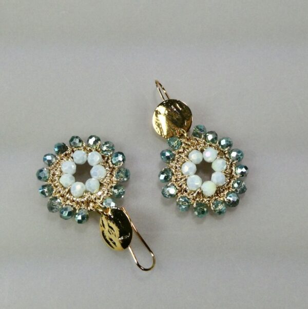 Boucles d'oreilles au crochet et perles en verre Turquoise métallisé et malachite – Image 3