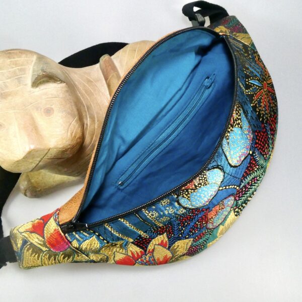 Sac banane tissu jacquard multicolore fleurs bleues – Image 4