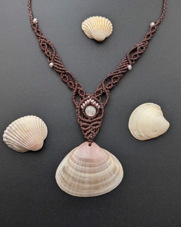 Collier Macramé Marron Avec Coquillage Naturel & Quartz Rose – Image 4