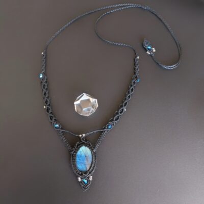 Collier Macramé Noir Labradorite Bleue