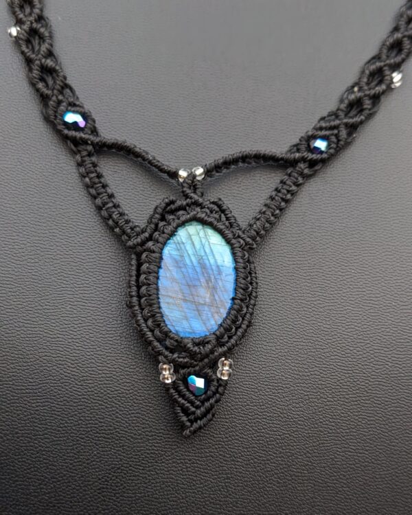 Collier Macramé Noir Labradorite Bleue – Image 3