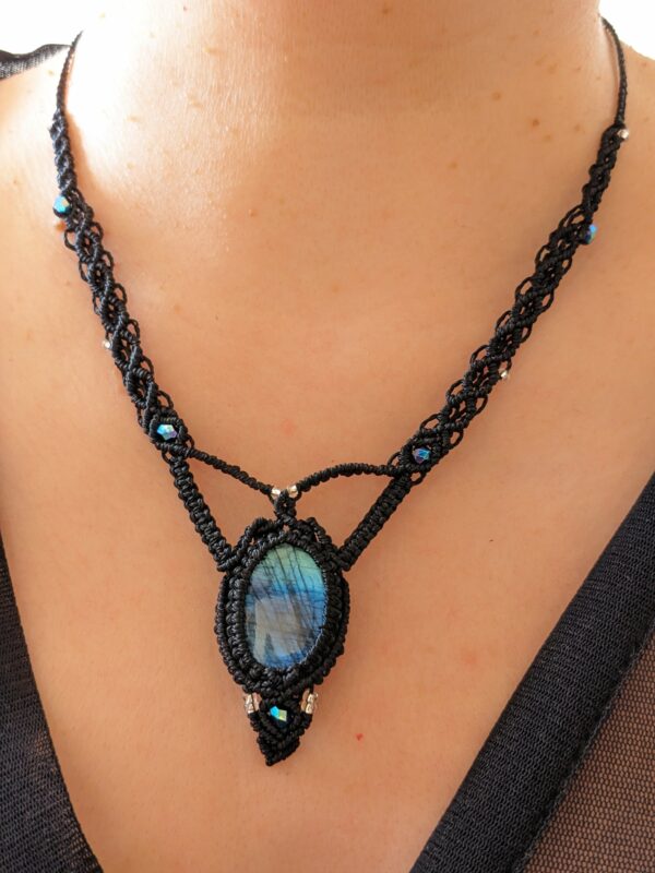 Collier Macramé Noir Labradorite Bleue – Image 5