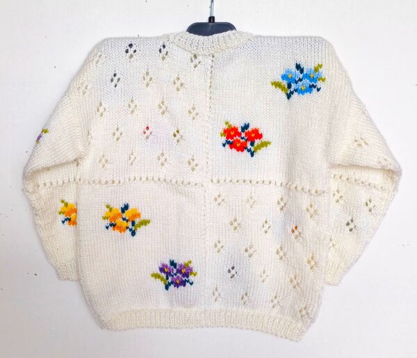 Gilet tricot pour fille, avec des fleurs, fait main, taille 2 ans – Image 2