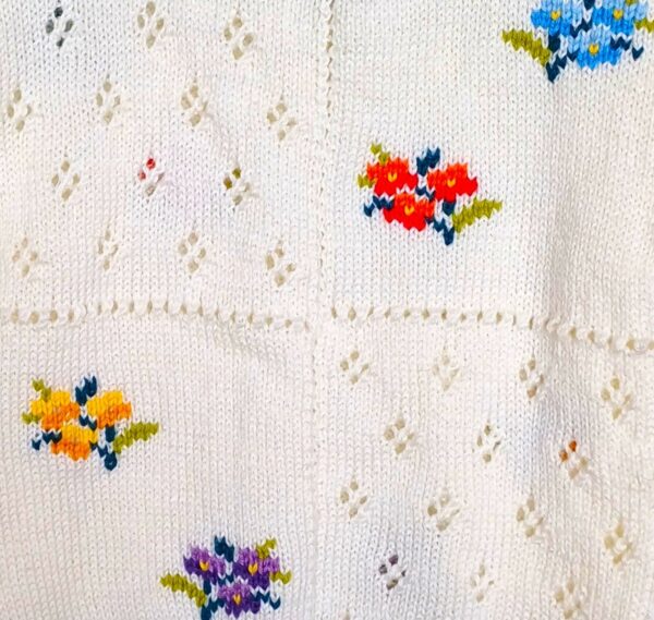 Gilet tricot pour fille, avec des fleurs, fait main, taille 2 ans – Image 4