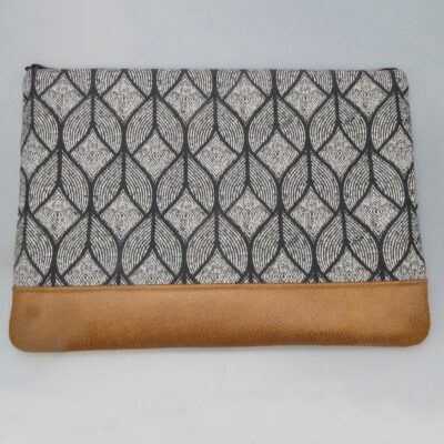 Housse, pochette ordinateur portable tissus jacquard noir et beige