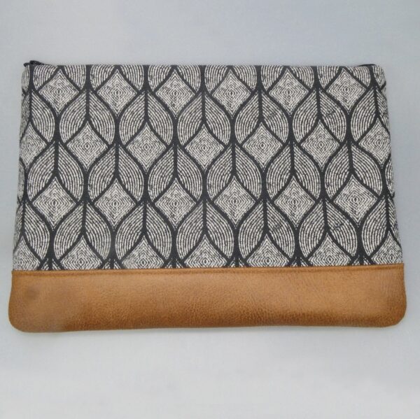 Housse, pochette ordinateur portable tissus jacquard noir et beige