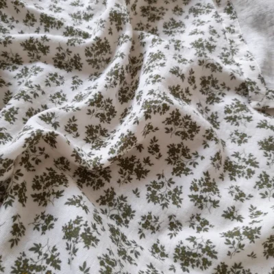 Couverture bébé imprimée fleuris vert olive