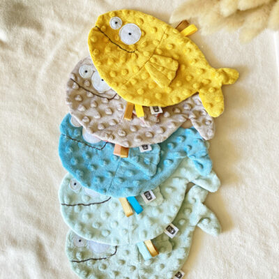 doudou plat étiquettes poisson couleur au choix