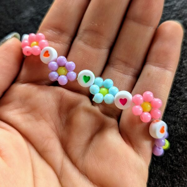 Bracelet en perles fleurs et coeurs fluo cute kawaii Y2K