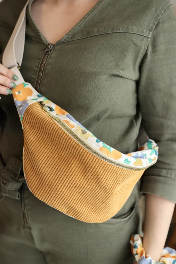 Sac banane adulte velours ocre et fleurs