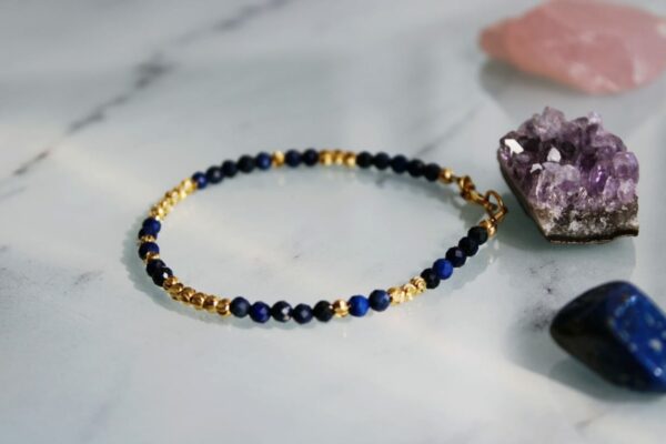 Bracelet fin en Lapis Lazuli facettée 3mm – Image 3