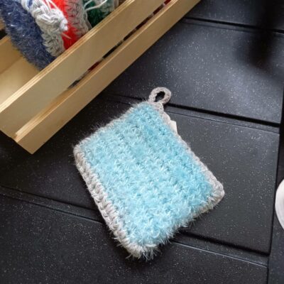 éponge lavable tawashi doublée bleu ciel et grise