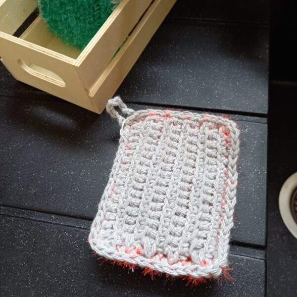 éponge lavable tawashi doublée orange et grise – Image 3