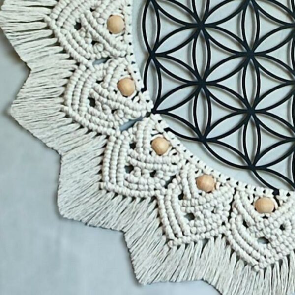 Détail du macramé fleur de vie.