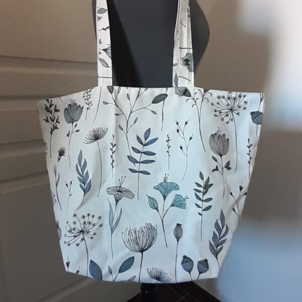 Tote bag porté épaule, vue de face