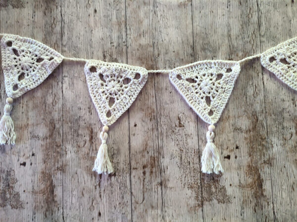 Guirlande 8 fanions Boho au crochet – Image 4