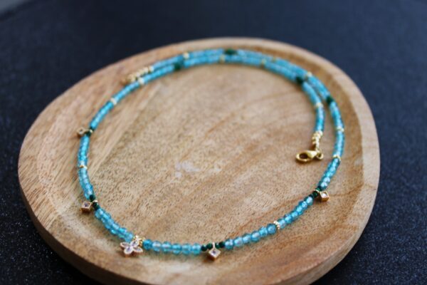 Collier en perles naturelles d' Apatite , de malachite et perles plaqué or ciselées sur gold filled ( plaqué or ++) – Image 2