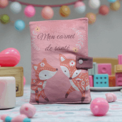 Protège carnet de santé bébé en velours fait main – Cadeau de naissance artisanal avec motif renard – Housse carnet de santé douce et pratique