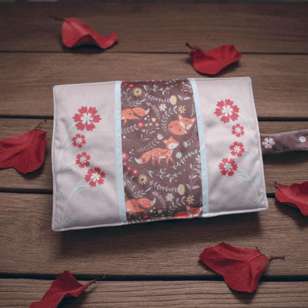 Protège carnet de santé bébé en velours fait main – Cadeau de naissance artisanal avec motif renard – Housse carnet de santé douce et pratique – Image 2