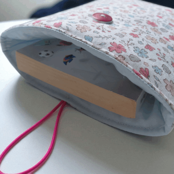 Pochette protège-livre & liseuse molletonnée – Fait main – Image 2