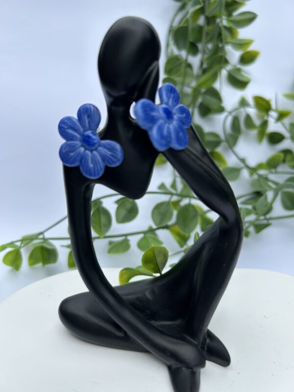 Boucles d’oreilles « Les Floralies 1 », en pâte polymère bleue