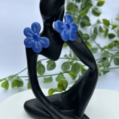 Boucles d’oreilles « Les Floralies 1 », en pâte polymère bleue