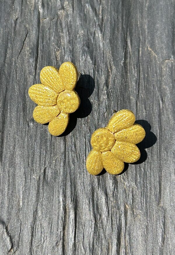 Boucles d’oreilles « Les Floralies 2 » en pâte polymère or – Image 2