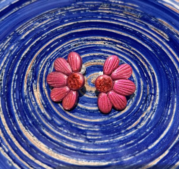 Boucles d’oreilles « Les Floralies 2 » en pâte polymère rouge – Image 2