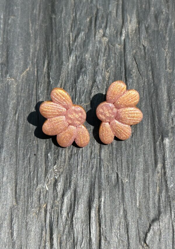 Boucles d’oreilles « Les Floralies 2 » en pâte polymère rose gold – Image 2