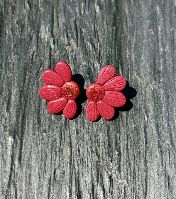 Boucles d’oreilles « Les Floralies 2 » en pâte polymère rouge – Image 2
