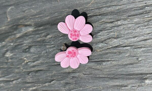 Boucles d’oreilles « Les Floralies 2 » en pâte polymère rose – Image 3