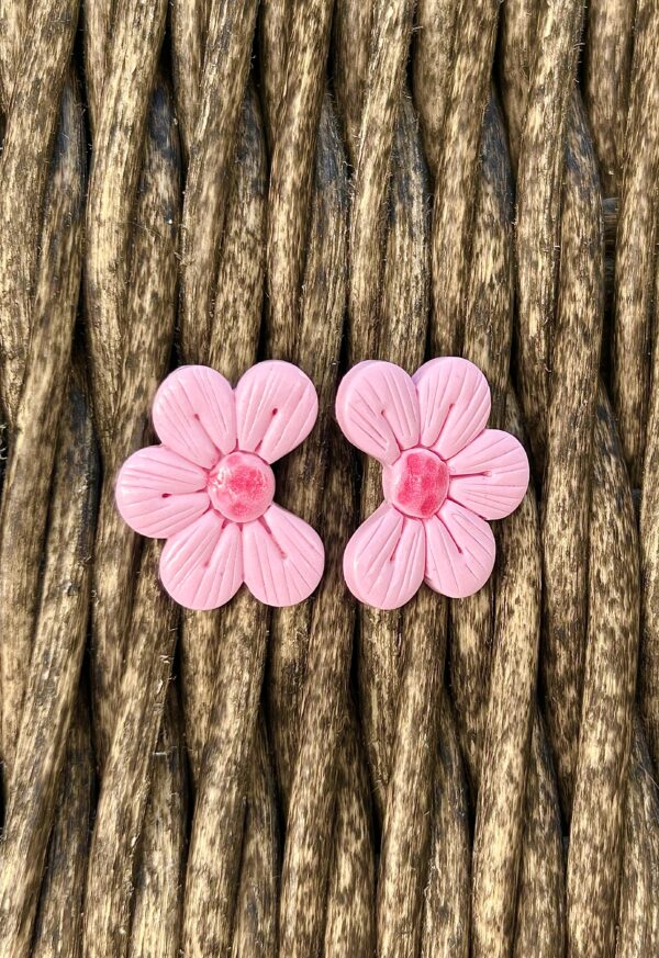 Boucles d’oreilles « Les Floralies 1 » en pâte polymère rose – Image 2