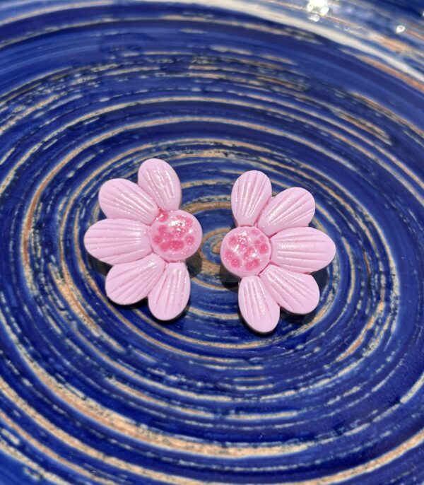 Boucles d’oreilles « Les Floralies 2 » en pâte polymère rose – Image 2