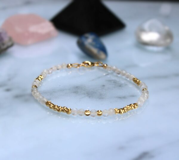 Bracelet fin en Pierre de lune arc en ciel facettée 3mm – Image 3