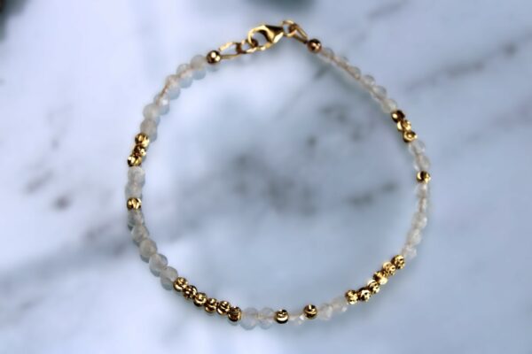 Bracelet fin en Pierre de lune arc en ciel facettée 3mm – Image 4