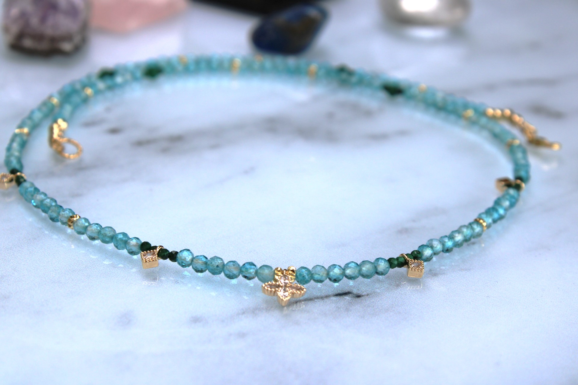 Collier en perles naturelles d' Apatite , de malachite et perles plaqué or ciselées sur gold filled – Image 5