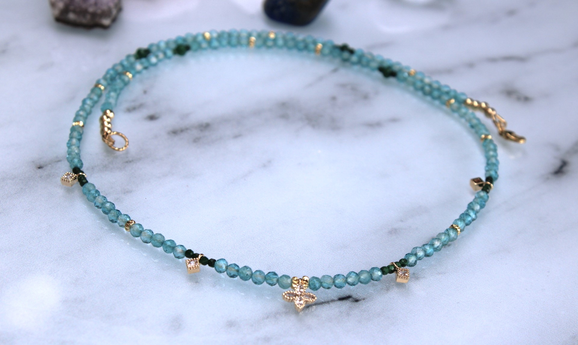 Collier en perles naturelles d' Apatite , de malachite et perles plaqué or ciselées sur gold filled – Image 6