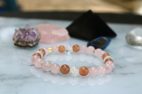 Bracelet élastique Quartz Rose, Pierre du Soleil et Cristal de Roche craquelé et perles Plaqué Or 18k