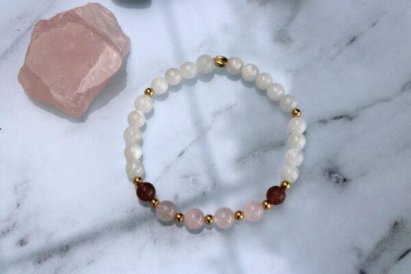 Bracelet élastiqué Pierre de Lune, Quartz Rose & Fraise – Pierres naturelles – Bijou Femme Or 18k – Image 4